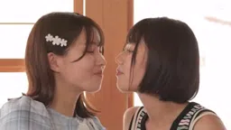 【幾野まち】美少女たちが再会し、レズなエロい瞬間を楽しむ姿を描いた刺激的な物語!